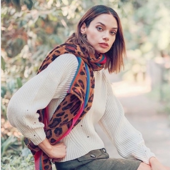 Mock neck Cropped Oatmeal Sweater - Picture 3 of 6